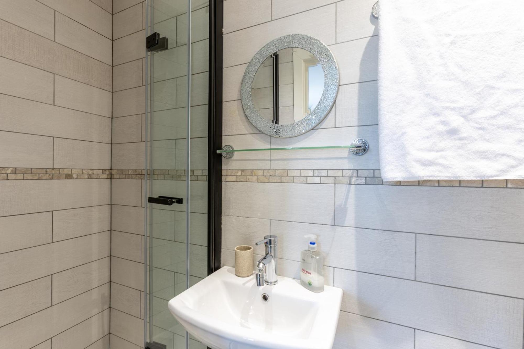 Katolondonhaus Guest house 4*