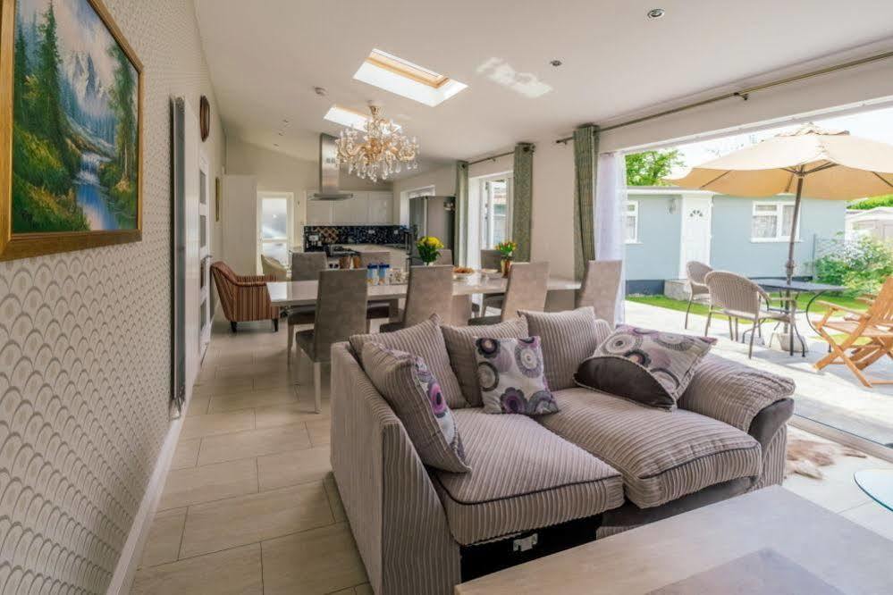 Katolondonhaus Guest house Mitcham
