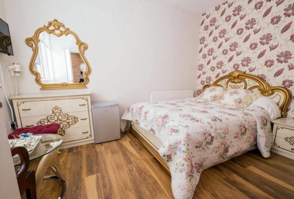 Katolondonhaus Guest house 4*