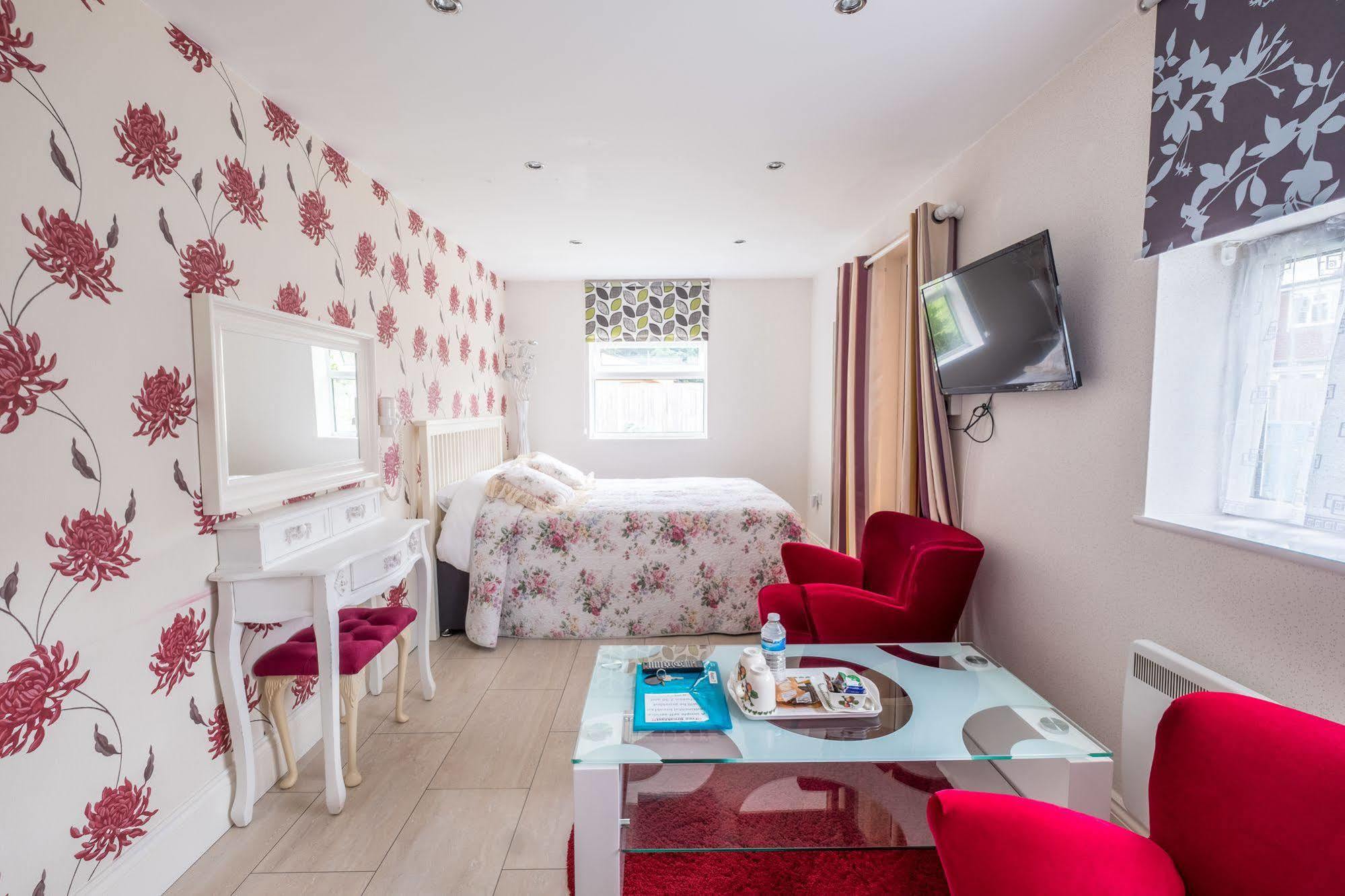 Katolondonhaus Guest house Mitcham